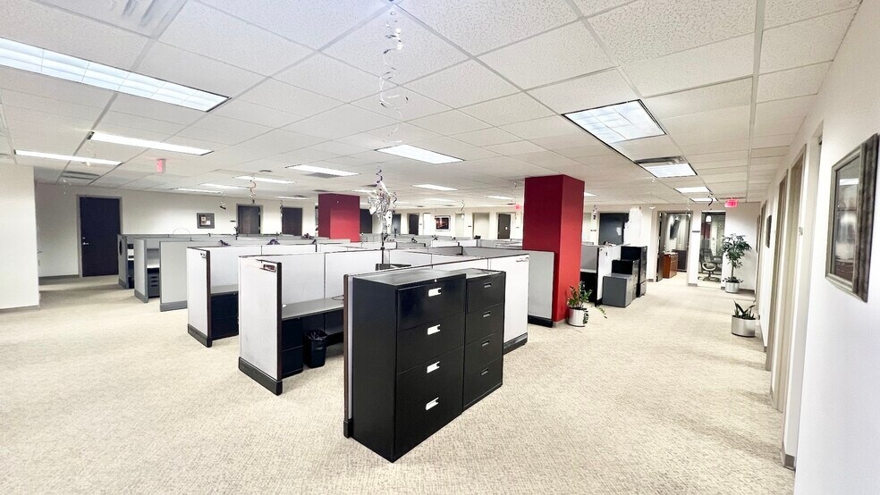 More Photos Of 8800 Roswell Rd, Sandy Springs Office For Sale
