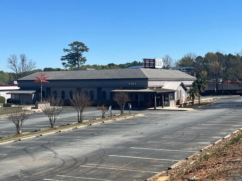 More Photos Of 6363 Peachtree Industrial Blvd, Atlanta Restaurant For Lease