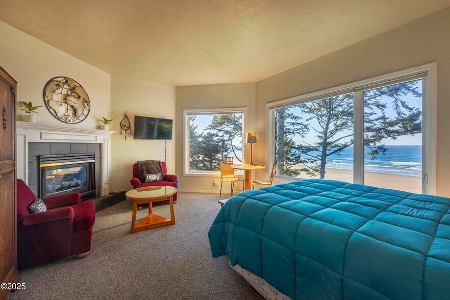 More Photos Of 4925 NW Woody Way, Newport Specialty For Sale