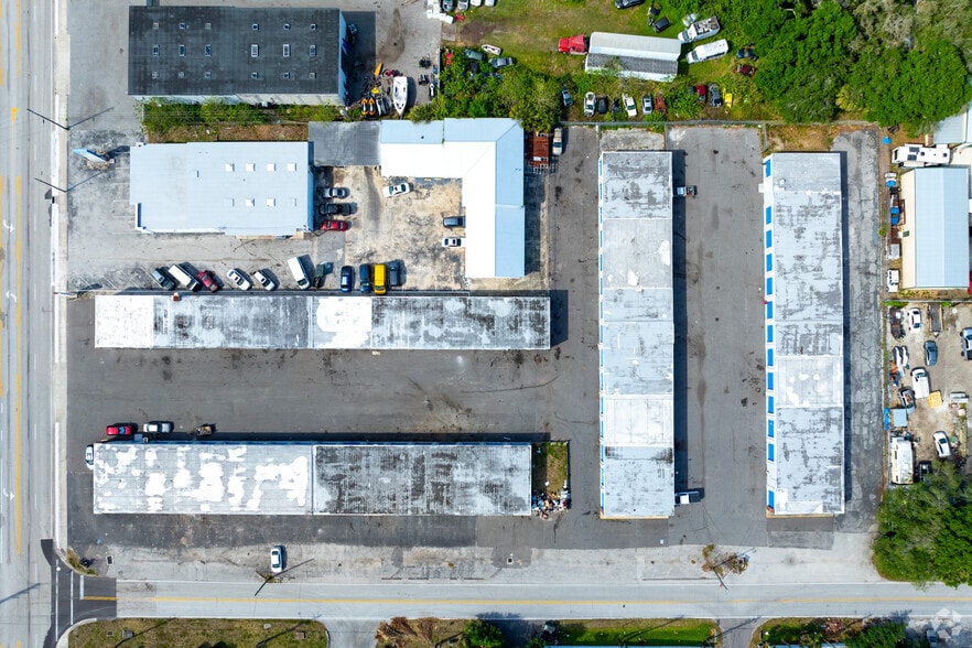 More Photos Of 1520 Peachtree St, Cocoa Self Storage For Sale