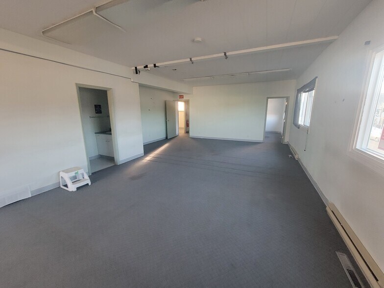 More Photos Of 3861 15th Av, Prince George Storefront Retail Office For Lease