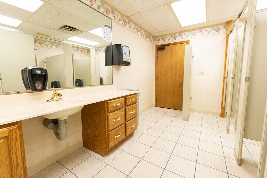 More Photos Of 4132 Elida Rd, Lima Medical For Sale