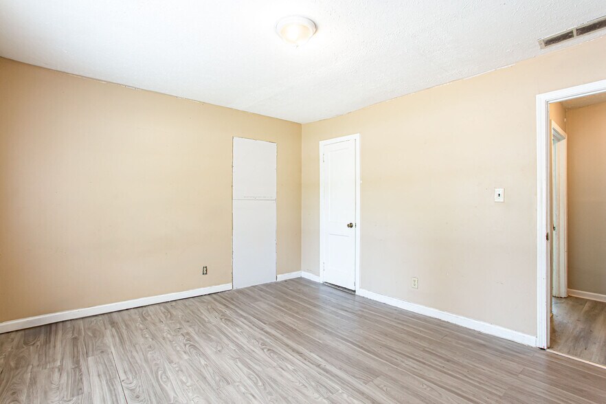 More Photos Of 2758 Five Forks Trickum Rd, Lawrenceville Office For Sale