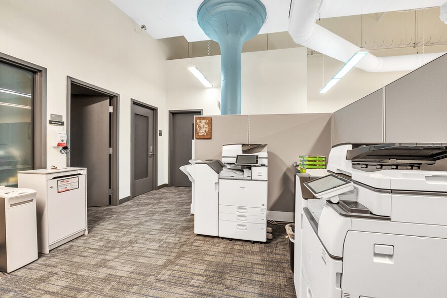 More Photos Of 80 Optical Dr, Southbridge Flex For Lease