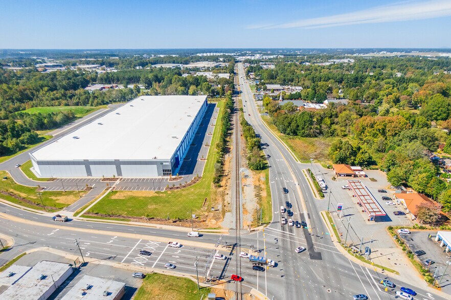 More Photos Of 100 Guilford College Rd, Greensboro Distribution For Lease