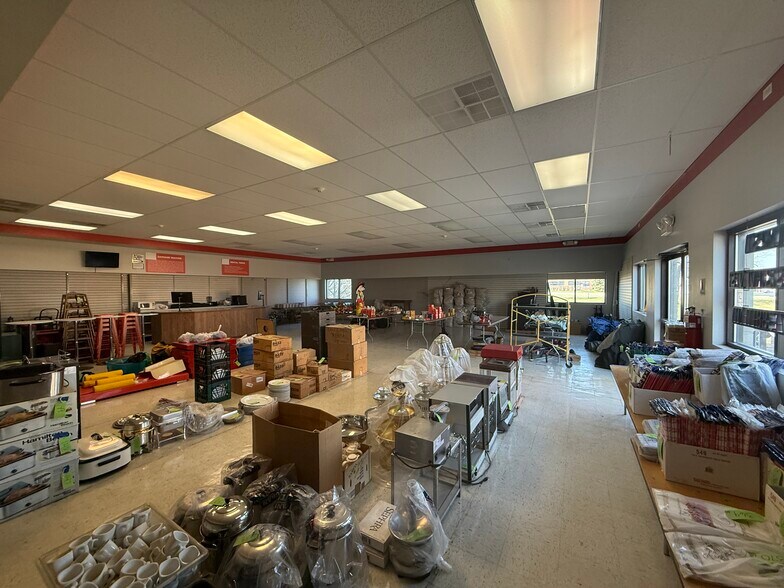 More Photos Of 1262 S Bridge St, Yorkville Service For Sale