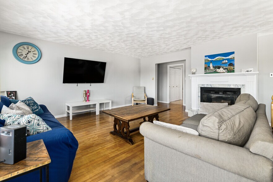 More Photos Of 7 Justin Dr, Coverdale Convenience Store For Sale