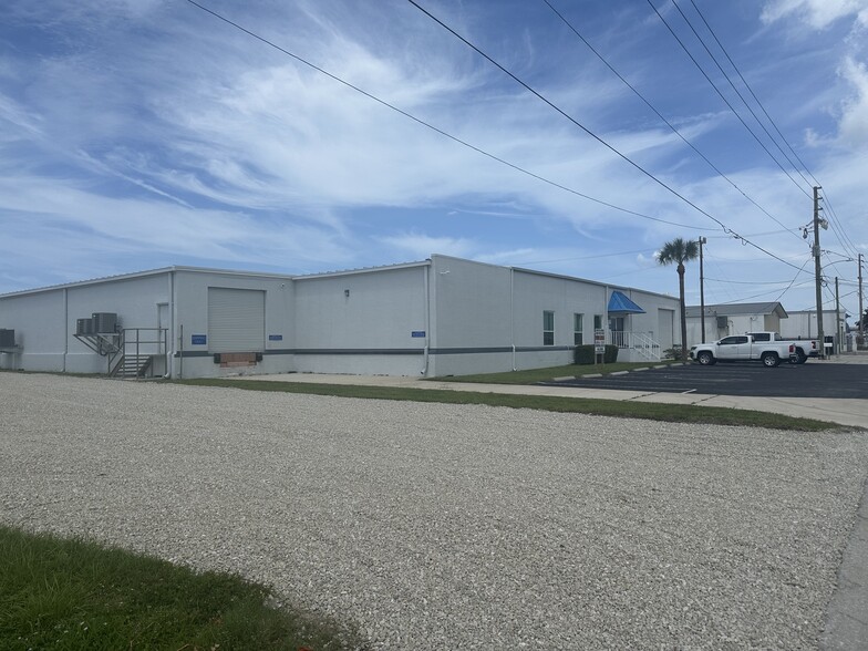 Primary Photo Of 216 Seaboard Ave, Venice Warehouse For Lease