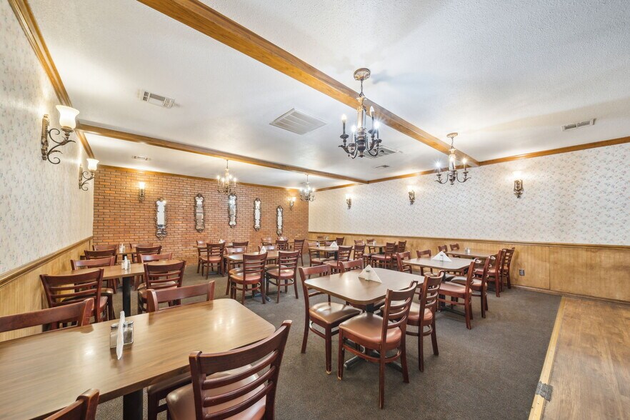 More Photos Of 319 E Illinois Ave, Vinita Restaurant For Sale