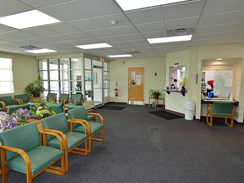 More Photos Of 6934 Elaine Dr, Niagara Falls Office For Sale