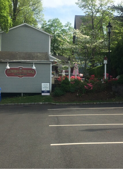 More Photos Of 20 Lewis St, Basking Ridge Freestanding For Lease