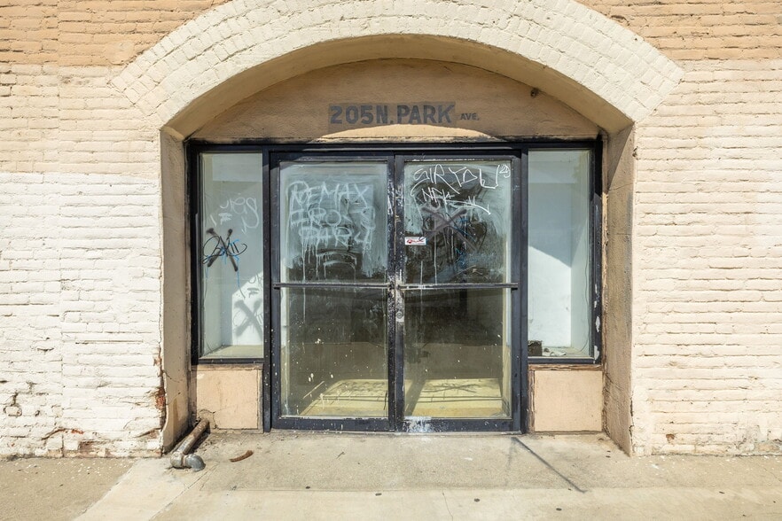 More Photos Of 205 N Park Ave, Pomona Warehouse For Lease