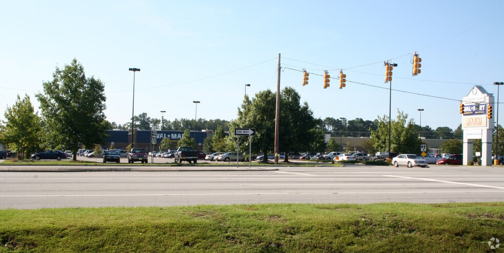 More Photos Of 3005-3031 MLK Jr Blvd, New Bern General Retail For Lease