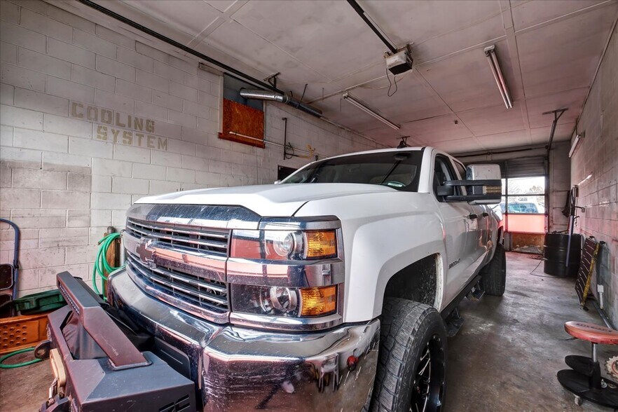 More Photos Of 133 W Blue Lick Rd, Shepherdsville Auto Repair For Sale