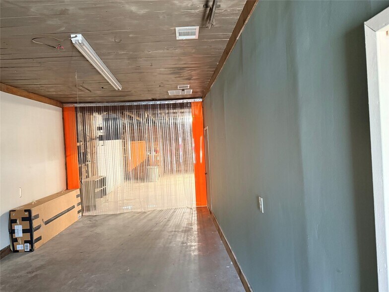 More Photos Of 1309 Conrad Hilton Blvd, Cisco Auto Repair For Sale