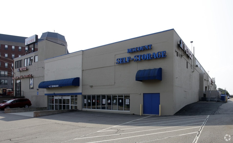 More Photos Of 153-205 Parkingway St, Quincy Storefront For Lease