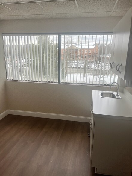 More Photos Of 401 Hamburg Turnpike, Wayne Medical For Sale