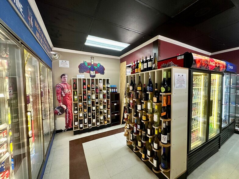 More Photos Of 450 E King St, Boone Service Station For Sale