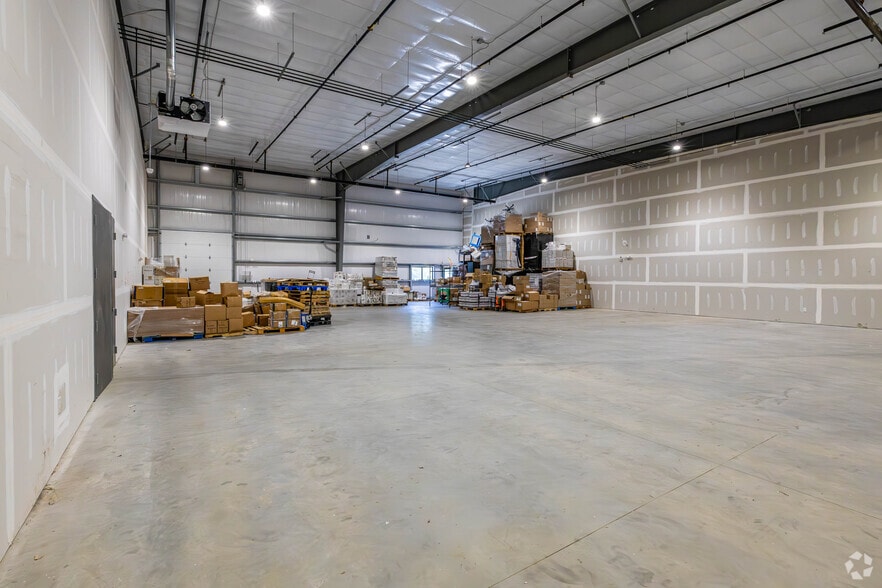 More Photos Of 1 Industrial Ct, Freehold Industrial For Lease