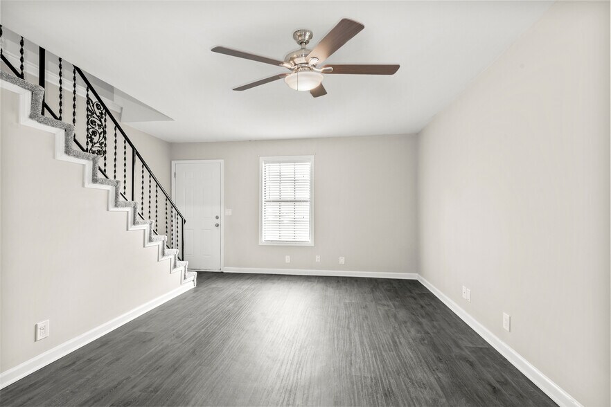 More Photos Of 324 Walton Ferry Rd, Hendersonville Apartments For Sale