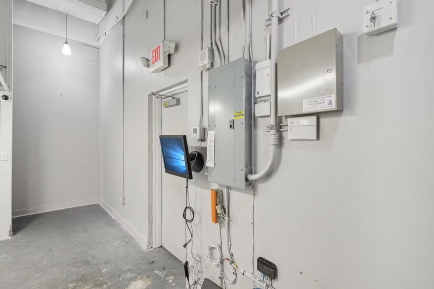 More Photos Of 135 San Lorenzo Ave, Coral Gables Office For Lease