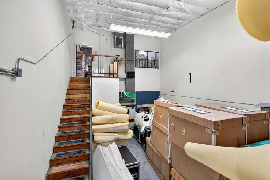 More Photos Of 618 Thompson Ave, Glendale Warehouse For Sale