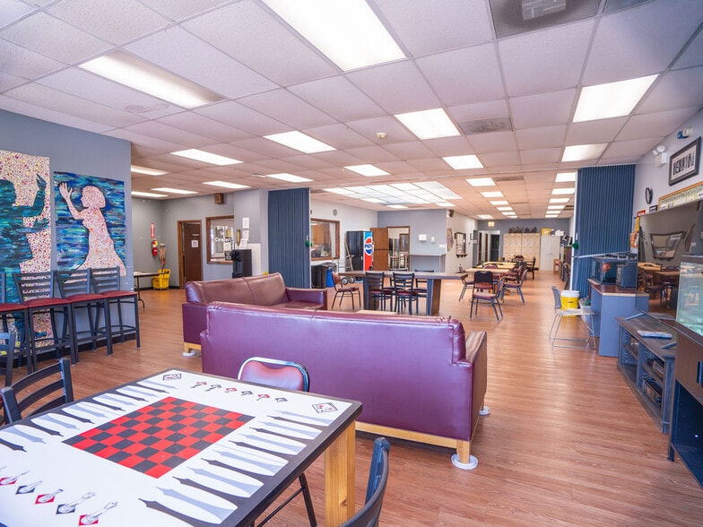 More Photos Of 5710 N Broadway St, Chicago Office Residential For Sale