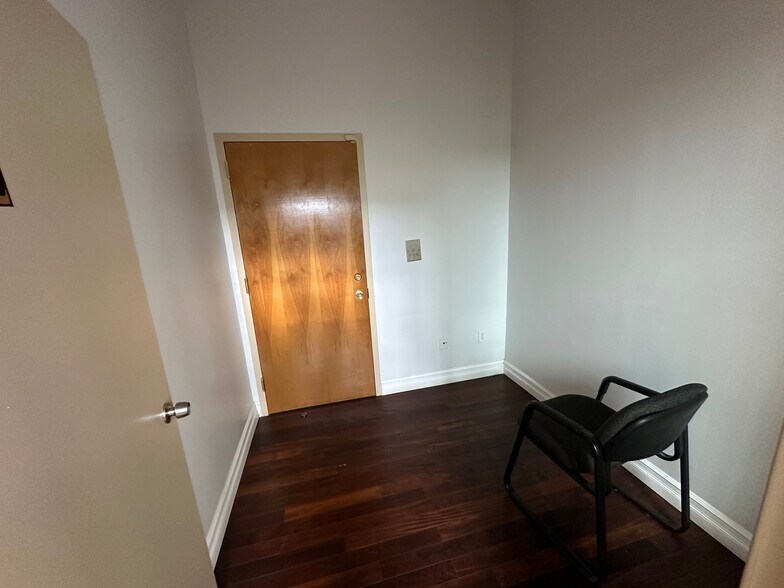 More Photos Of 12415 Metropolitan Ave, Kew Gardens General Retail For Lease