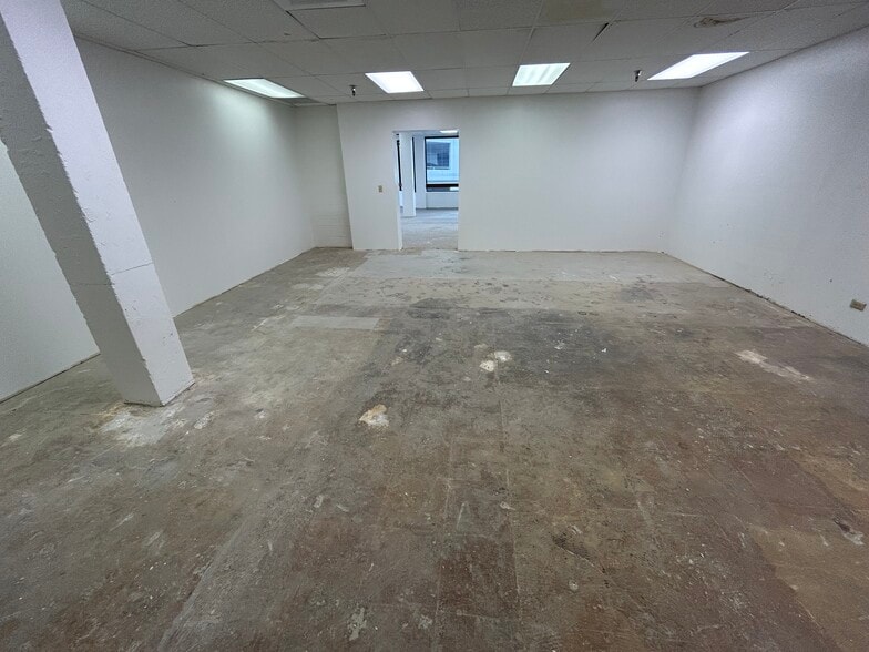More Photos Of 438-444 Hobron Ln, Honolulu Office For Lease
