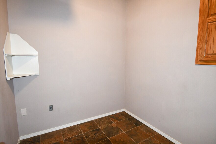 More Photos Of 455 W Ruth Ave, Sallisaw Office For Sale