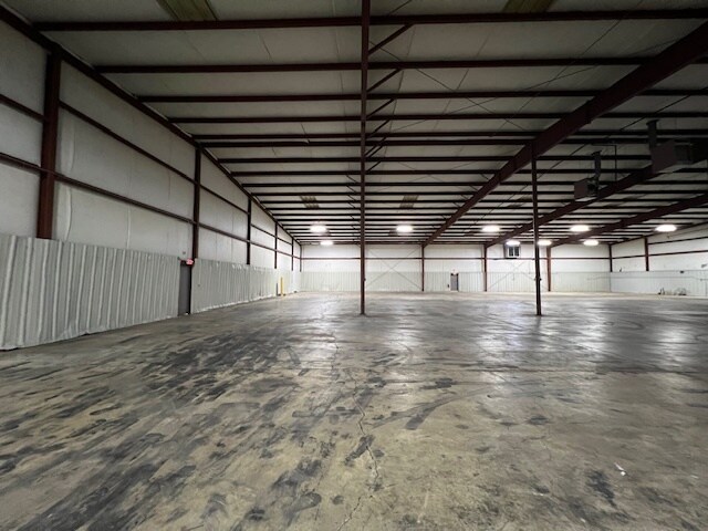 More Photos Of 206 Industrial Ct, Carrollton Warehouse For Lease