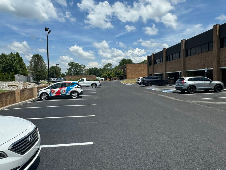 More Photos Of 9051 Executive Park Dr, Knoxville Office For Sale