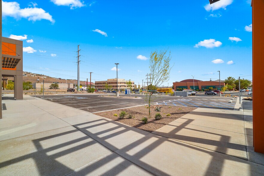 More Photos Of 403 Executive Center Blvd, El Paso Storefront Retail Office For Lease