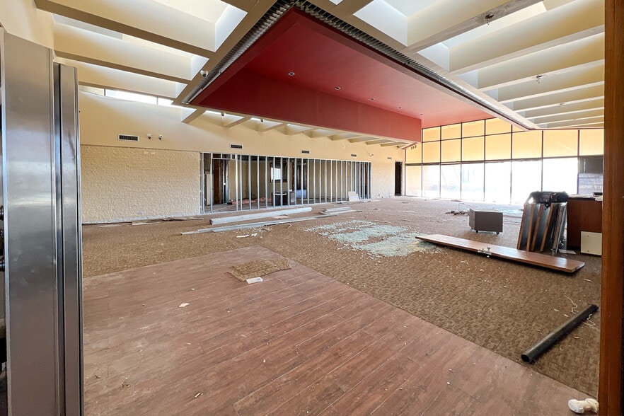 More Photos Of 3200 E Memorial Rd, Edmond Medical For Sale