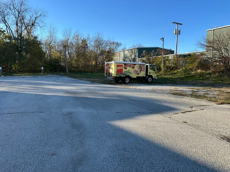 More Photos Of 5805 Murvihill Rd, Valparaiso Distribution For Sale