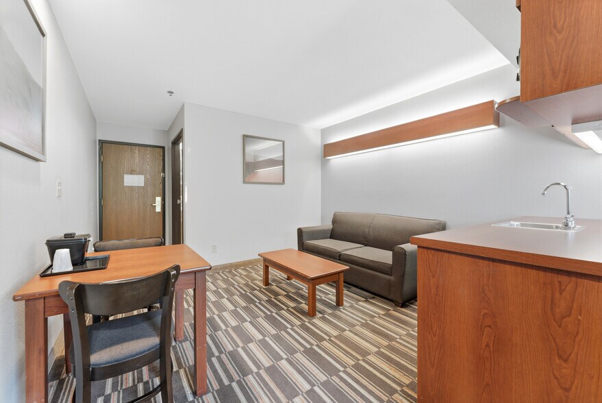 More Photos Of 15 Lawless Rd, Morgantown Hotel For Sale