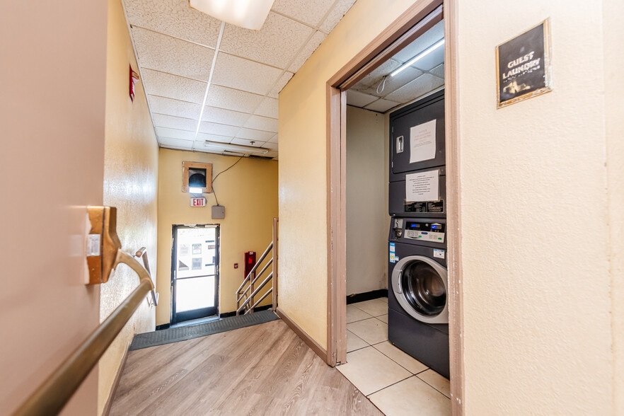 More Photos Of 2690 Riverside Dr, Macon-Bibb Hotel For Sale