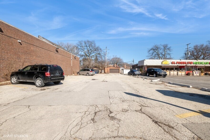 More Photos Of 2723-2727 W Howard St, Chicago Storefront For Sale
