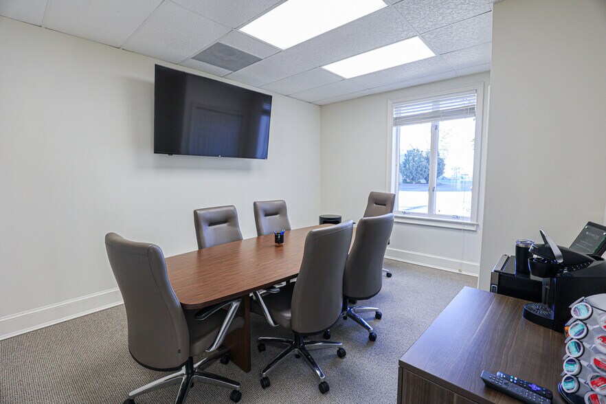 More Photos Of 630 Jefferson St, Paducah Office For Sale