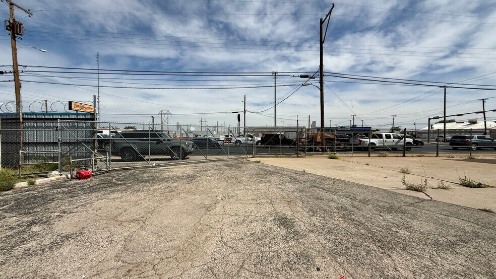 More Photos Of 1302 E 2nd St, Odessa Service For Sale