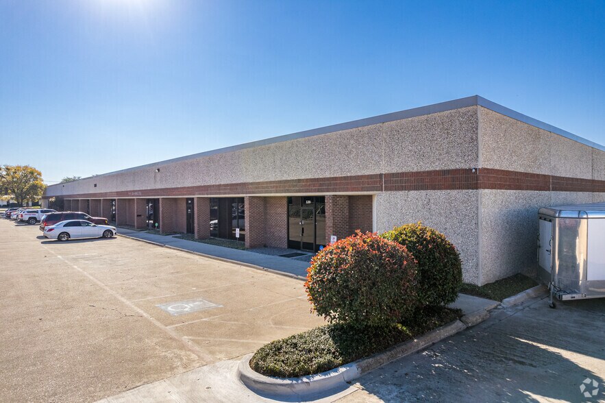 More Photos Of 11601 Plano Rd, Dallas Unknown For Lease