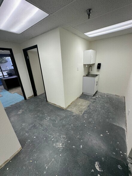 More Photos Of 1215 W Pomona Rd, Corona Light Manufacturing For Lease