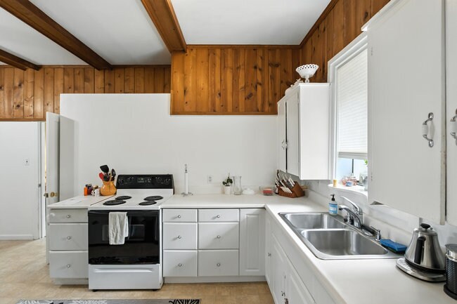 More Photos Of 575 Myrtle St, Half Moon Bay Apartments For Sale