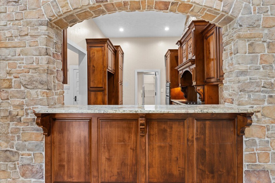 More Photos Of 605 E Broadway St, Jefferson General Retail For Sale