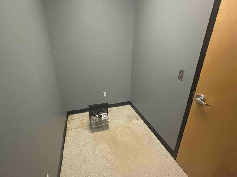 More Photos Of 1228 1st St N, Alabaster Office For Lease