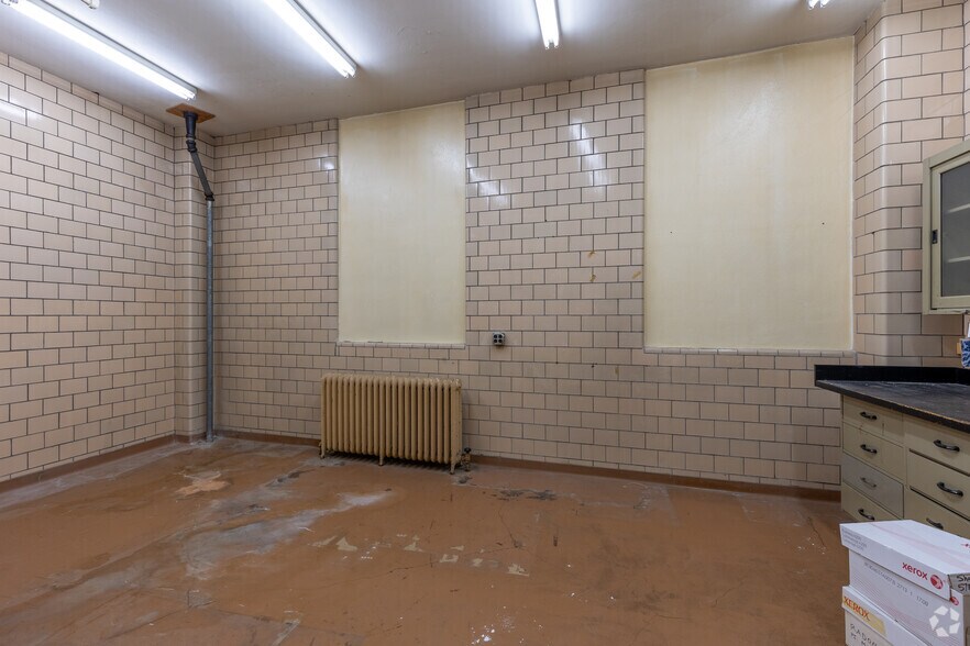 More Photos Of 110 E Warren Ave, Detroit Medical For Lease