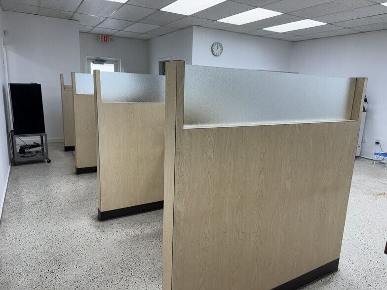 More Photos Of 12501-12505 NW 7th Ave, North Miami Office For Lease