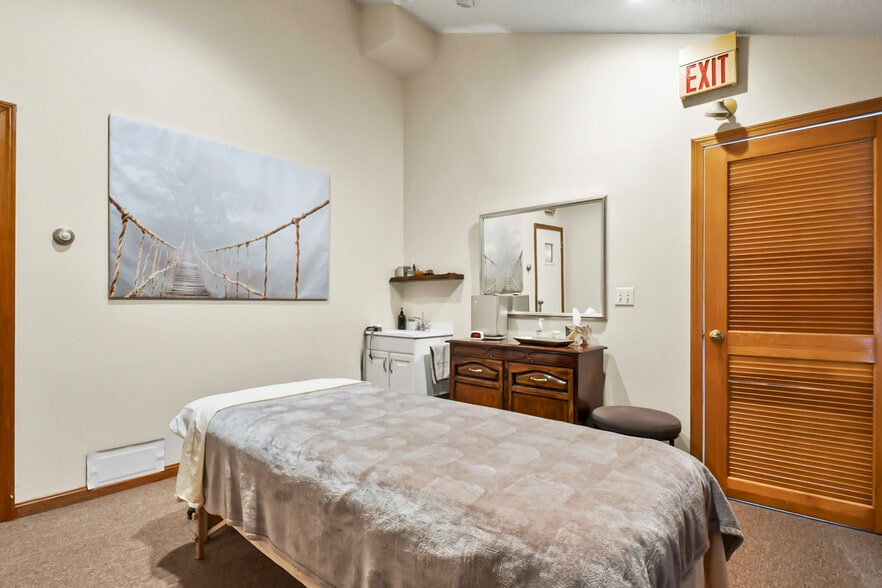 More Photos Of 194 Rockdale Ave, New Bedford Freestanding For Sale