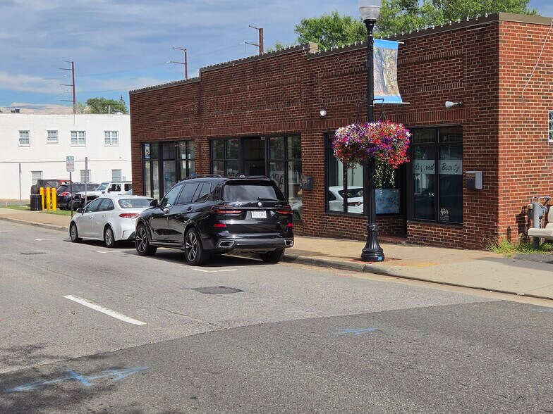 More Photos Of 9013-9017 Center St, Manassas Storefront Retail Office For Lease