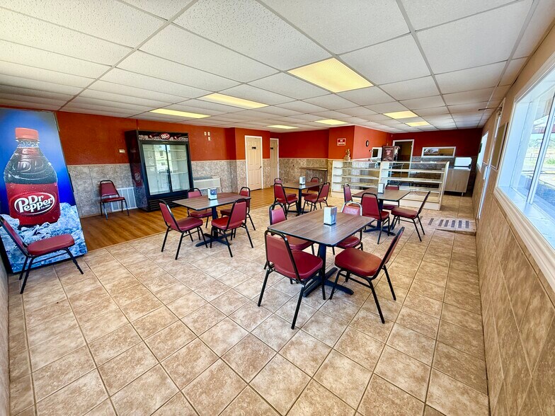 More Photos Of 903 15th St, Ozona General Retail For Sale